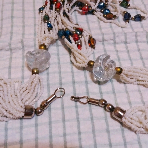 Vintage Mutli strand beaded custom necklace jewelery. Glass. White. Red - Picture 4 of 4